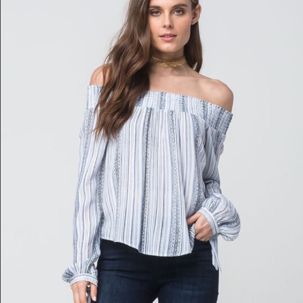 Socialite off the shoulder long sleeve top